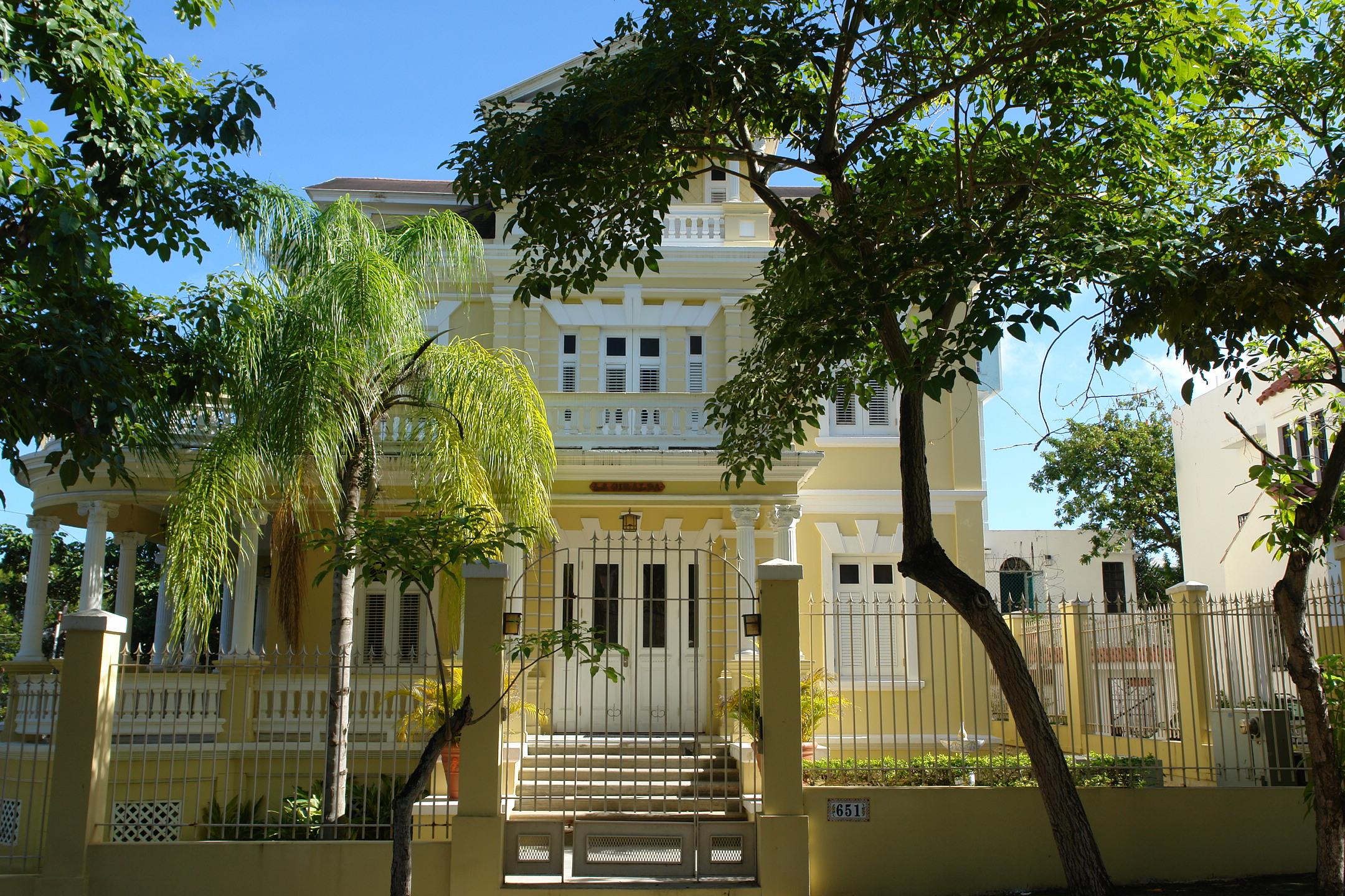 Casa La Giralda - Avenida Miramar, esquina calle Marti 651 - San Juan (Miramar) - 2011 00020